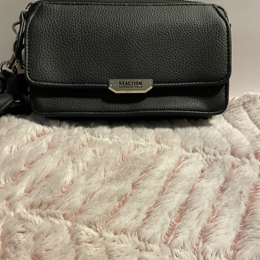 Kenneth Cole small crossbody